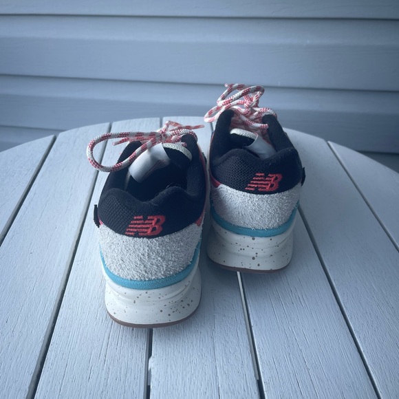 New Balance Black and White / Colors Classics Sneakers 8 - Picture 10 of 10